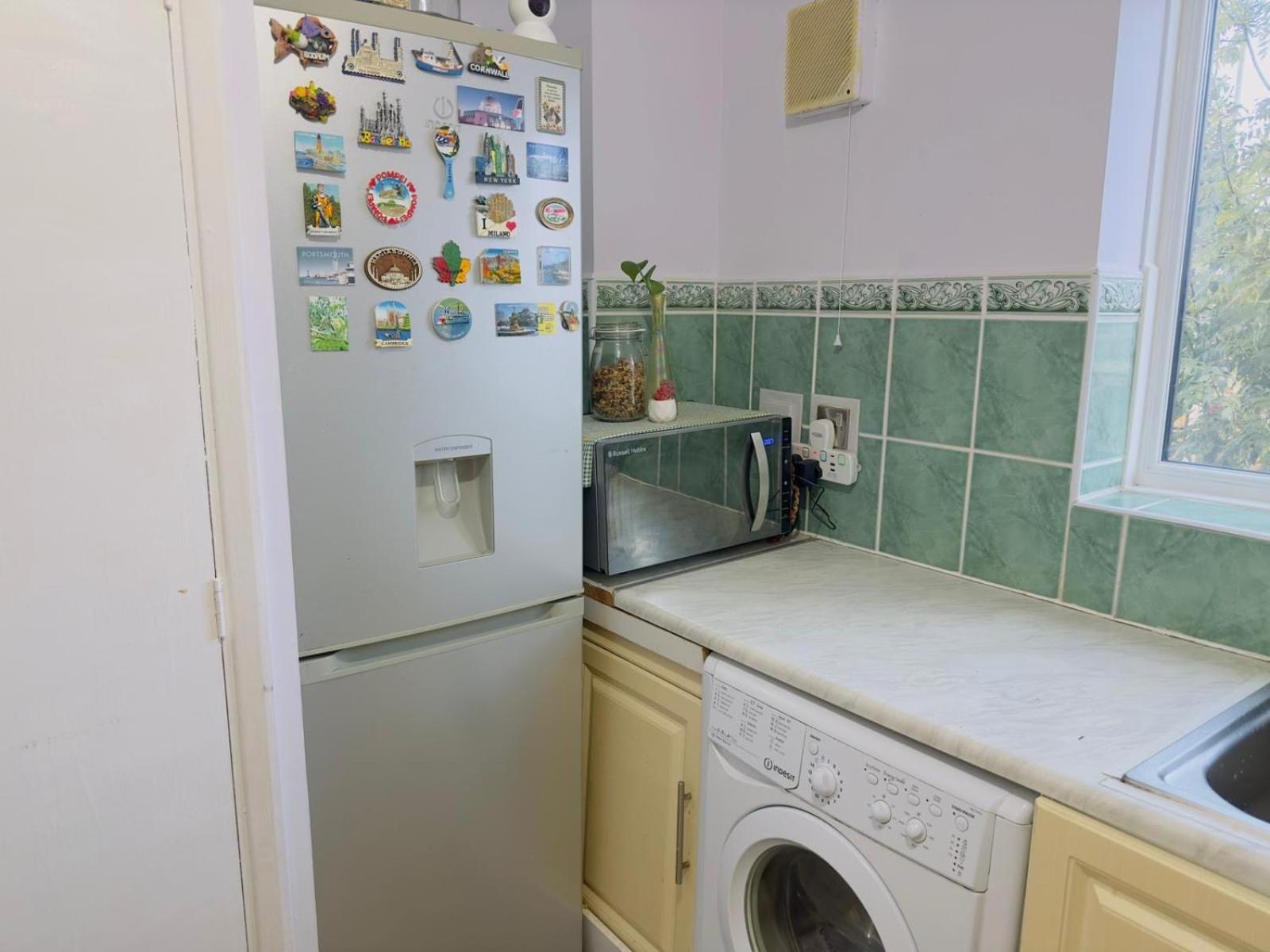 Sweet Home In Heart Of Barking 바킹 외부 사진